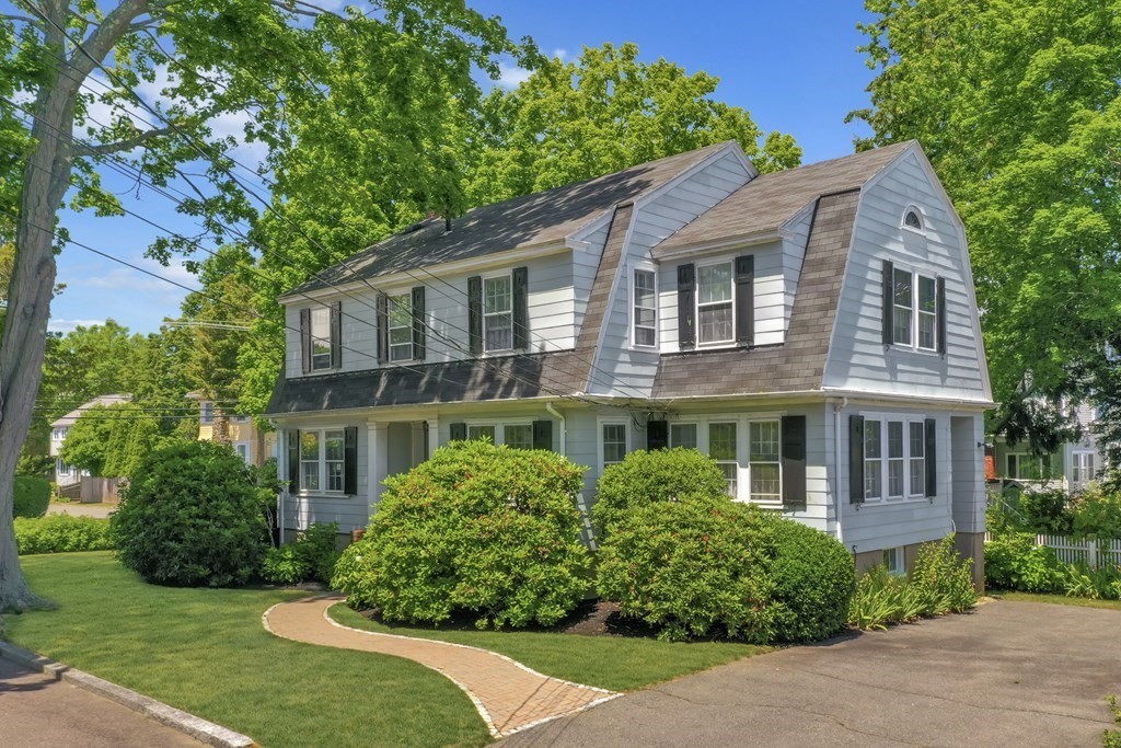 47 Locust Street Marblehead, MA 01945 - Photo 5 of 35 Gallery Image 5