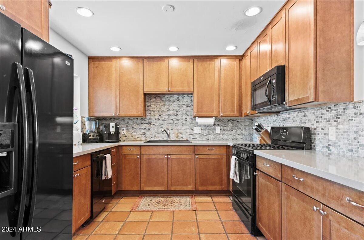 1001 West Picadilly Road Phoenix, AZ 85013 - Photo 9 of 25 11-1001 W Picadilly Rd 08