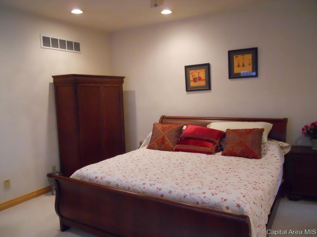 5101 Blackwolf Road Springfield, IL 62711 - Photo 17 of 32