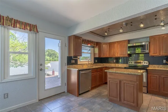 $4,500 | 202 Dauphine Drive, Lake St. Louis, MO 63367