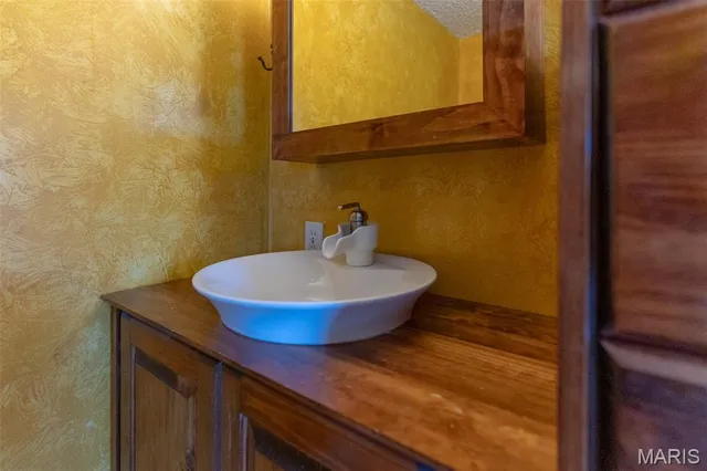 $4,500 | 202 Dauphine Drive, Lake St. Louis, MO 63367