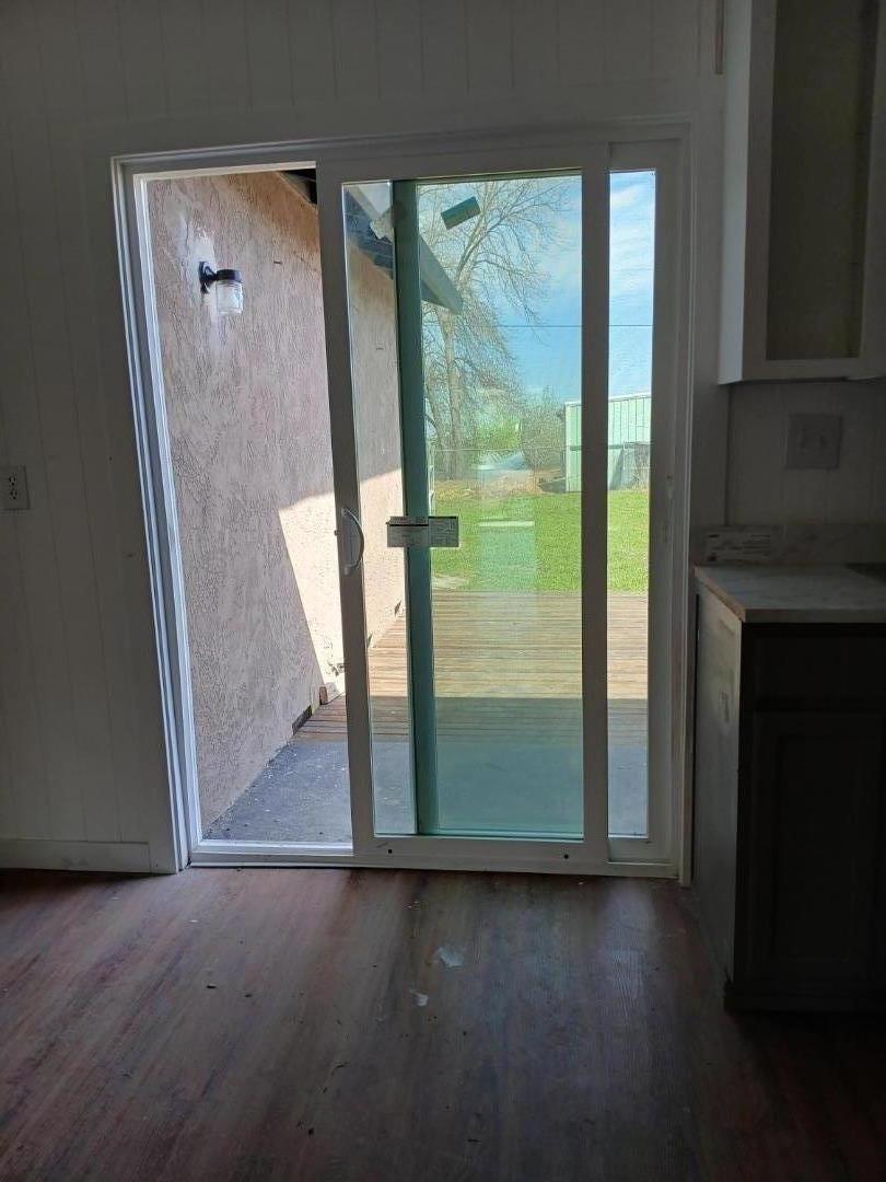 665 West Tyler Island Bridge Road Isleton, CA 95641 - Photo 18 of 19 an empty room with wooden floor and a fireplace