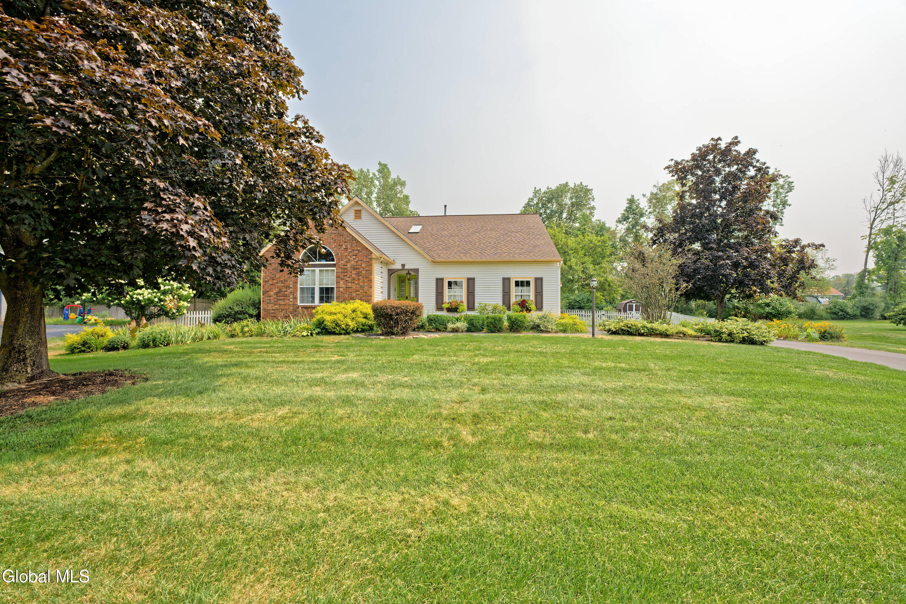 4 Sierra Trace Malta, NY 12019 - Photo 3 of 41 0 Front 1