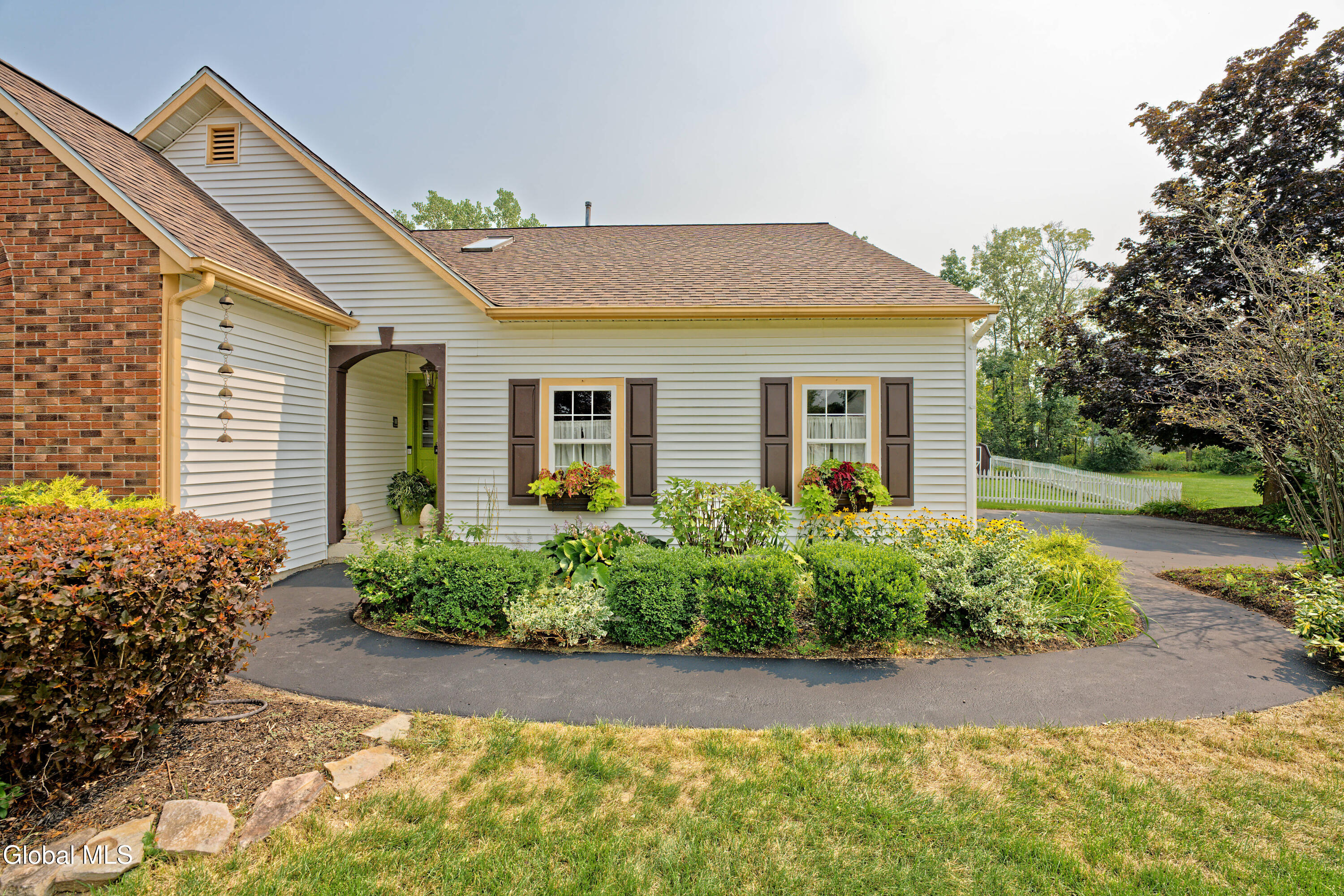 4 Sierra Trace Malta, NY 12019 - Photo 6 of 41 0 Front 4