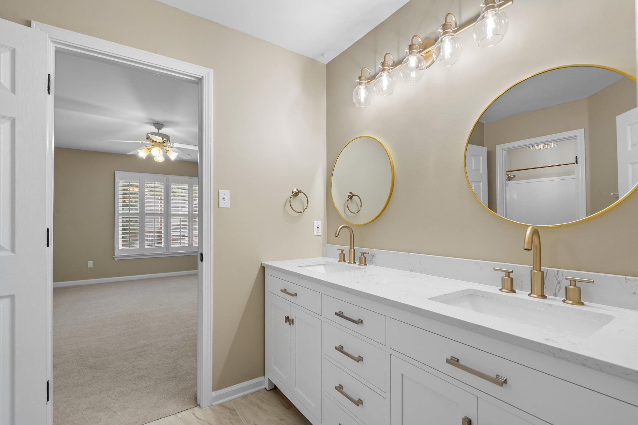 927 Oakmont Ridge Cove Collierville, TN 38017 - Photo 22 of 40 a bathroom with a double vanity sink and a mirror