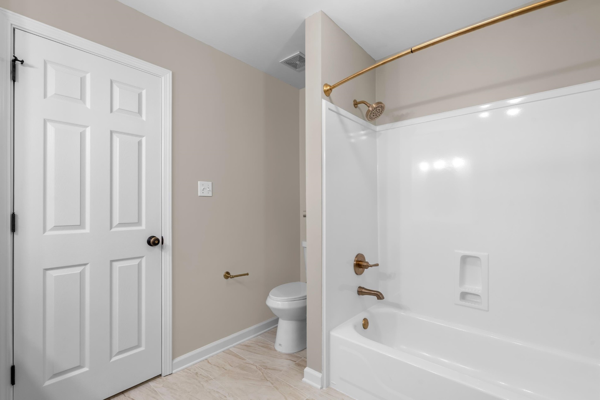927 Oakmont Ridge Cove Collierville, TN 38017 - Photo 28 of 40 a bathroom with a bathtub shower