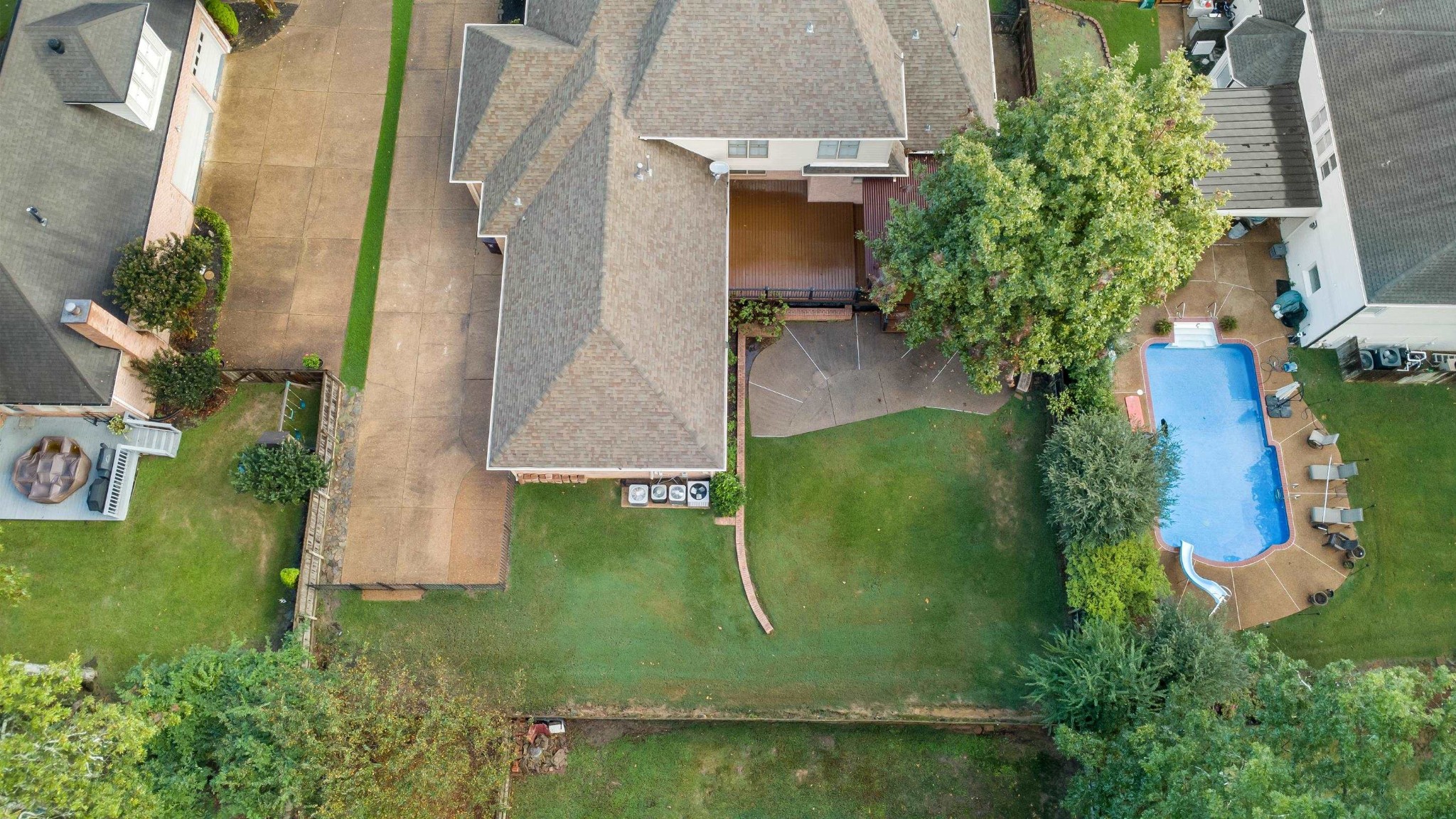 927 Oakmont Ridge Cove Collierville, TN 38017 - Photo 38 of 40 an aerial view of a house with a yard