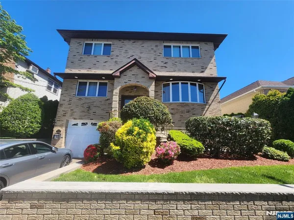 $4,650 | 210 Newark Avenue, Lyndhurst, NJ 07071