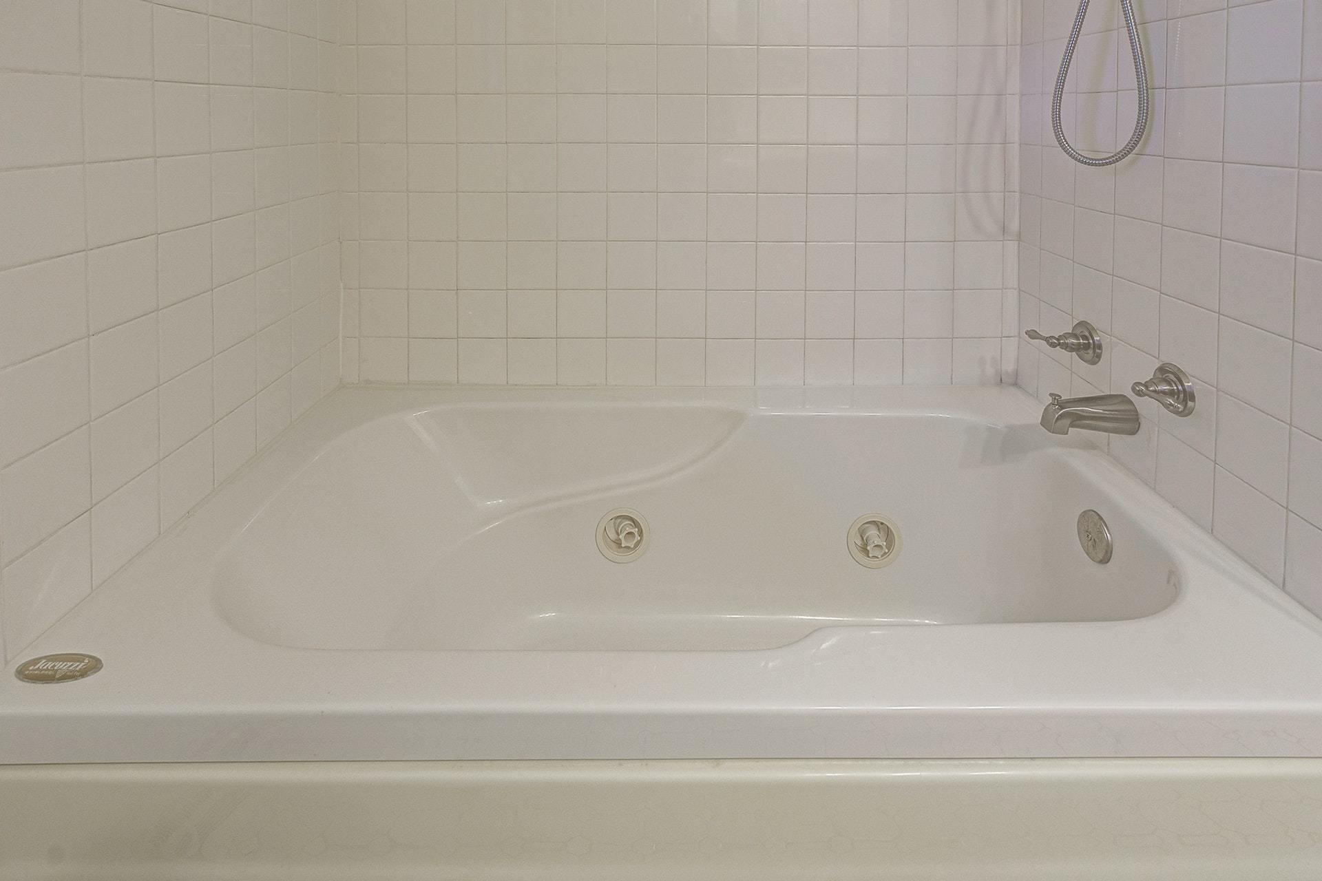 3586 Forester Road Southwest Roanoke, VA 24018 - Photo 27 of 51 a bathroom with a bathtub
