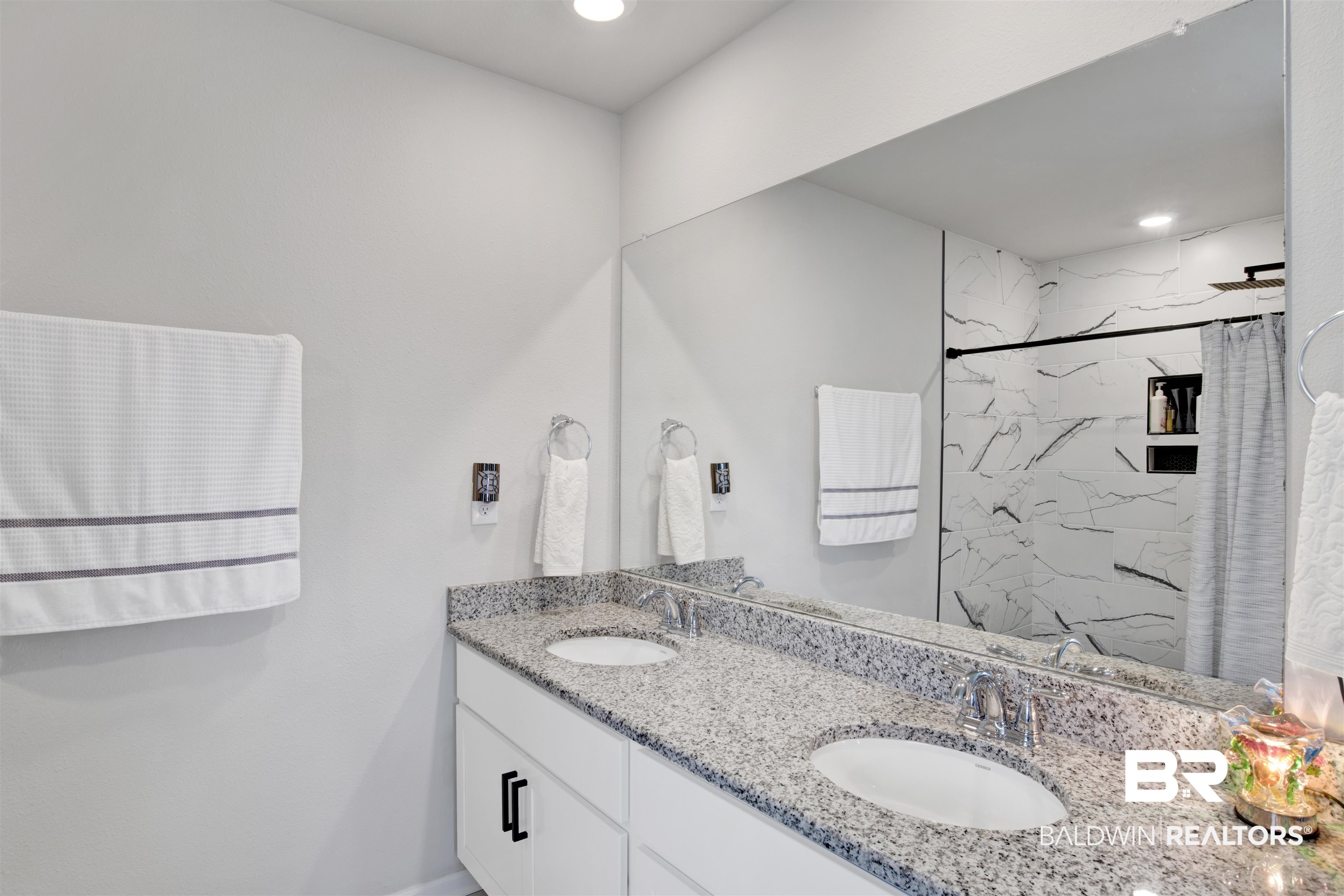8102 Irwin Loop Daphne, AL 36526 - Photo 18 of 30 Bathroom featuring a tile shower and vanity