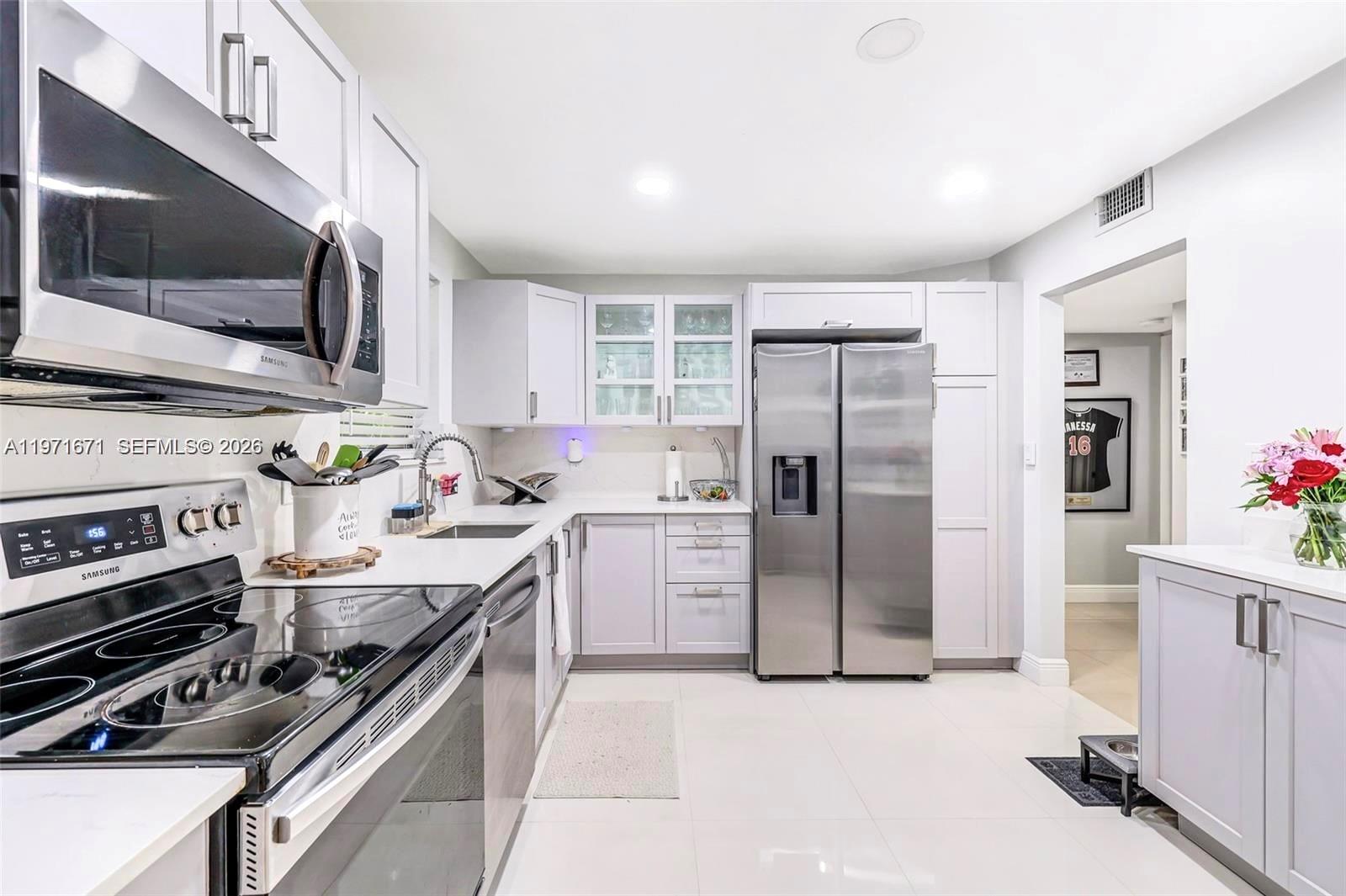 601 Ives Dairy Road Miami, FL 33179 - Photo 3 of 42