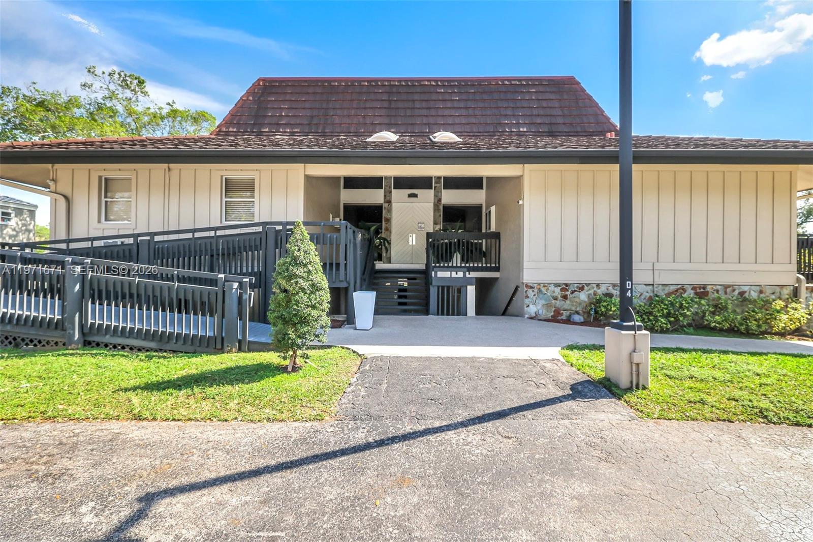 601 Ives Dairy Road Miami, FL 33179 - Photo 37 of 42