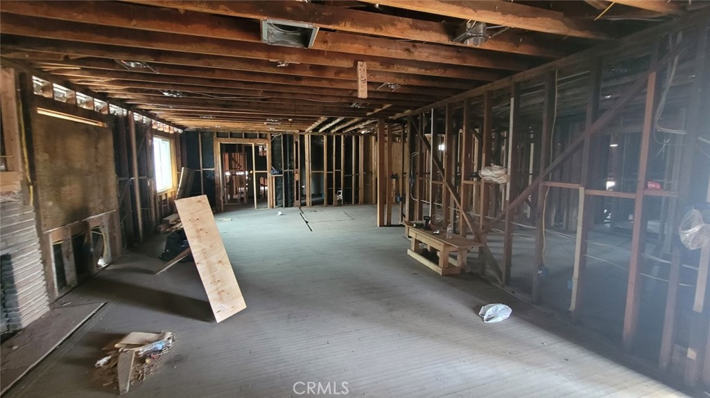 2922 Hillburn Road Bakersfield, CA 93306 - Photo 4 of 15 a view of a room with gym equipment
