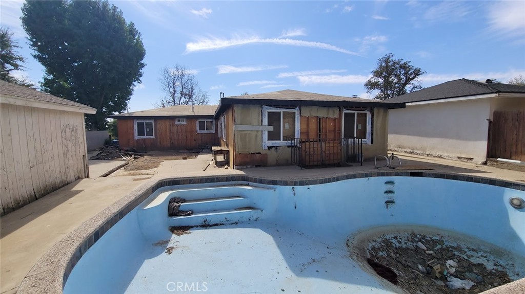 2922 Hillburn Road Bakersfield, CA 93306 - Photo 8 of 15 a swimming pool view with a outdoor seating space