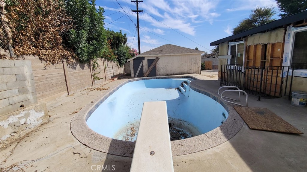 2922 Hillburn Road Bakersfield, CA 93306 - Photo 10 of 15 a view of a house with backyard