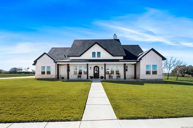 $649,900 | 598 Virgil Way, Castroville, TX 78009