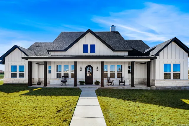 $649,900 | 598 Virgil Way, Castroville, TX 78009
