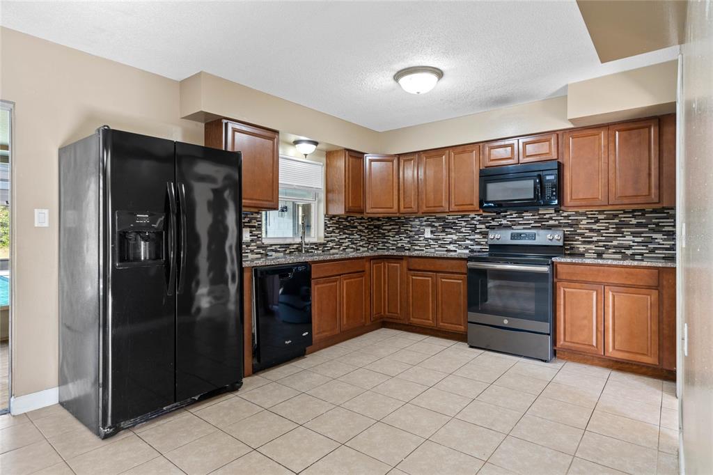 1033 Shore Acres Road Mount Dora, FL 32757 - Photo 10 of 48 Kitchen with granite counters and eat-in space