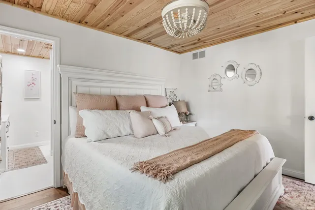 $765,000 | 456 Spring Beach Road, Rome City, IN 46784