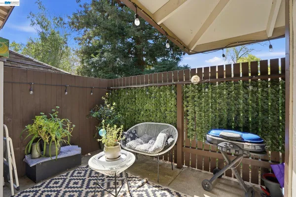 $398,000 | 5505 Roundtree Drive, Unit B, Concord, CA 94521