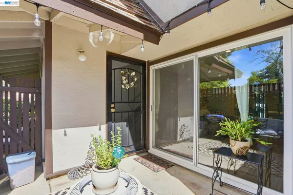 $398,000 | 5505 Roundtree Drive, Unit B, Concord, CA 94521