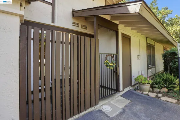 $398,000 | 5505 Roundtree Drive, Unit B, Concord, CA 94521
