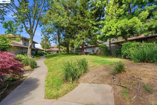 $398,000 | 5505 Roundtree Drive, Unit B, Concord, CA 94521