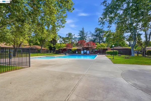 $398,000 | 5505 Roundtree Drive, Unit B, Concord, CA 94521