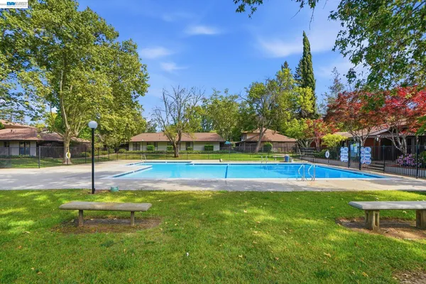 $398,000 | 5505 Roundtree Drive, Unit B, Concord, CA 94521