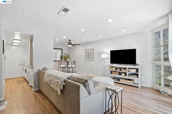 $398,000 | 5505 Roundtree Drive, Unit B, Concord, CA 94521