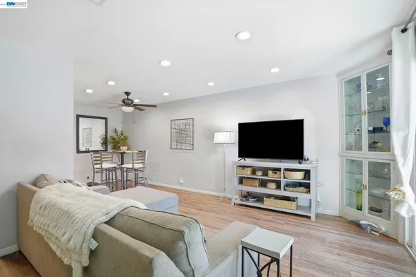 $398,000 | 5505 Roundtree Drive, Unit B, Concord, CA 94521
