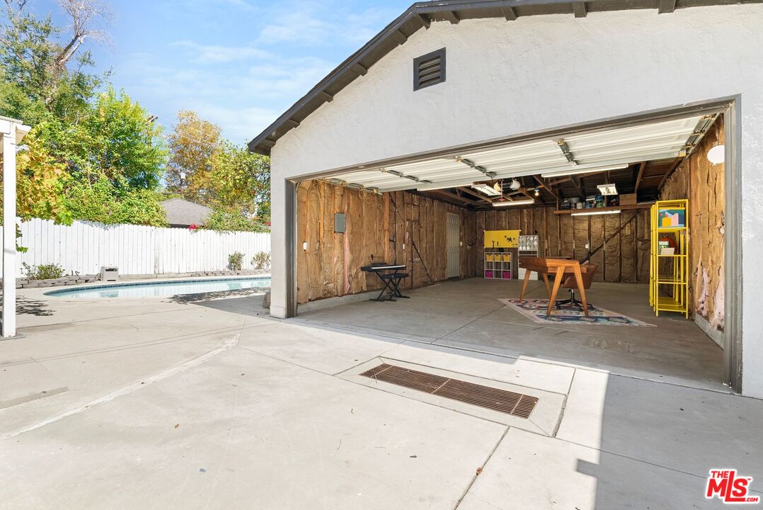 5752 Vesper Avenue Van Nuys, CA 91411 - Photo 23 of 30 a view of a garage