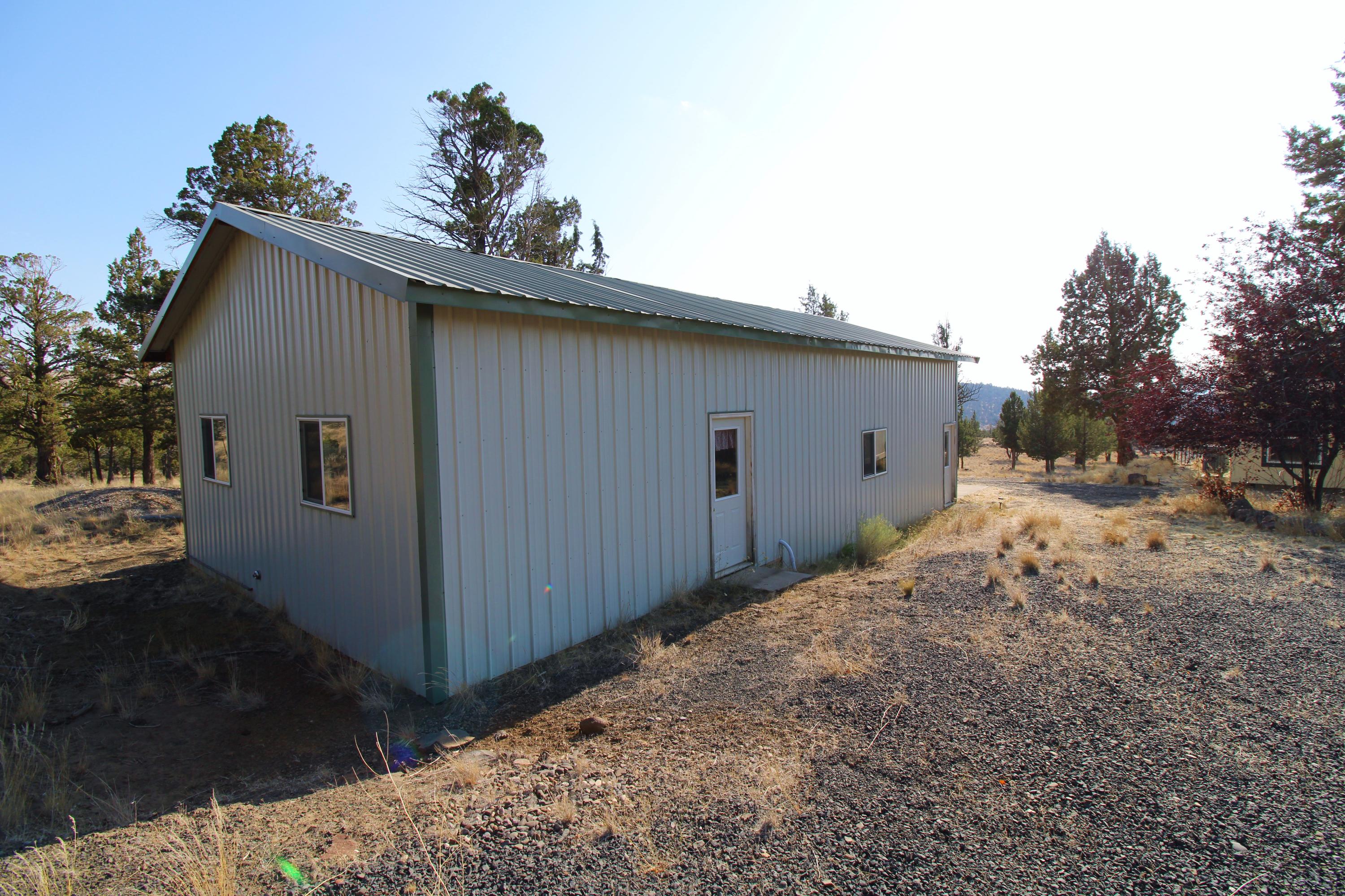 7571 Southeast Walther Loop Prineville, OR 97754 - Photo 35 of 38 Shop Exterior