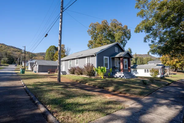$329,900 | 618 Elm Avenue, South Pittsburg, TN 37380