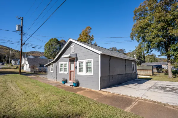 $329,900 | 618 Elm Avenue, South Pittsburg, TN 37380
