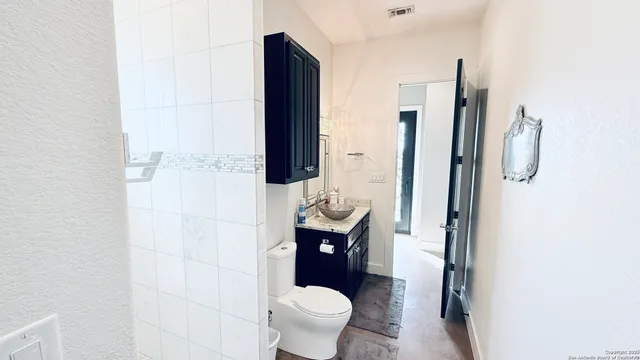 $1,350,000 | 4947 Farm To Market 2200, Hondo, TX 78861