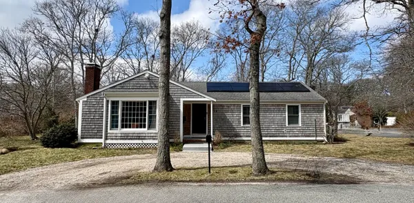 $699,900 | 1309 Shootflying Hill Road, Centerville, MA 02632