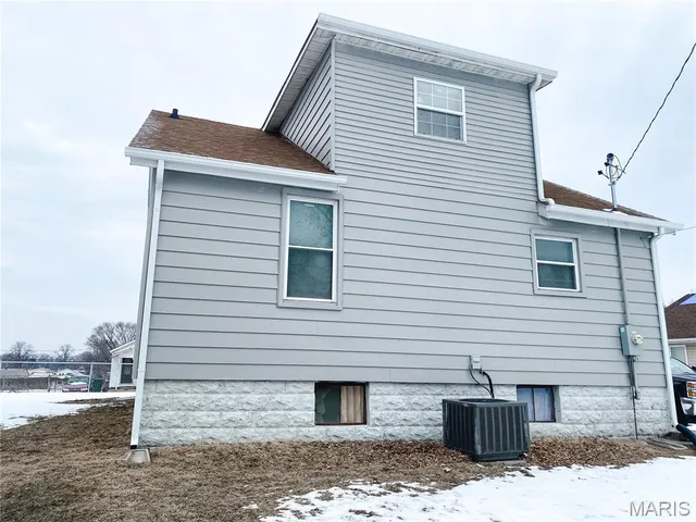 $139,900 | 2020 6th Street, Madison, IL 62060