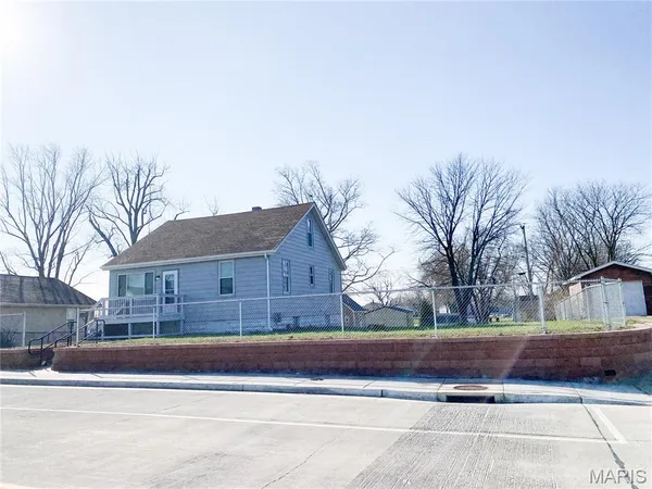 $129,900 | 2020 6th Street, Madison, IL 62060