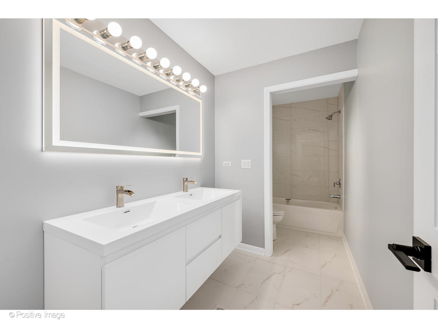 1103 Compass Court Naperville, IL 60540 - Photo 14 of 19 a bathroom with a sink mirror and a bathtub