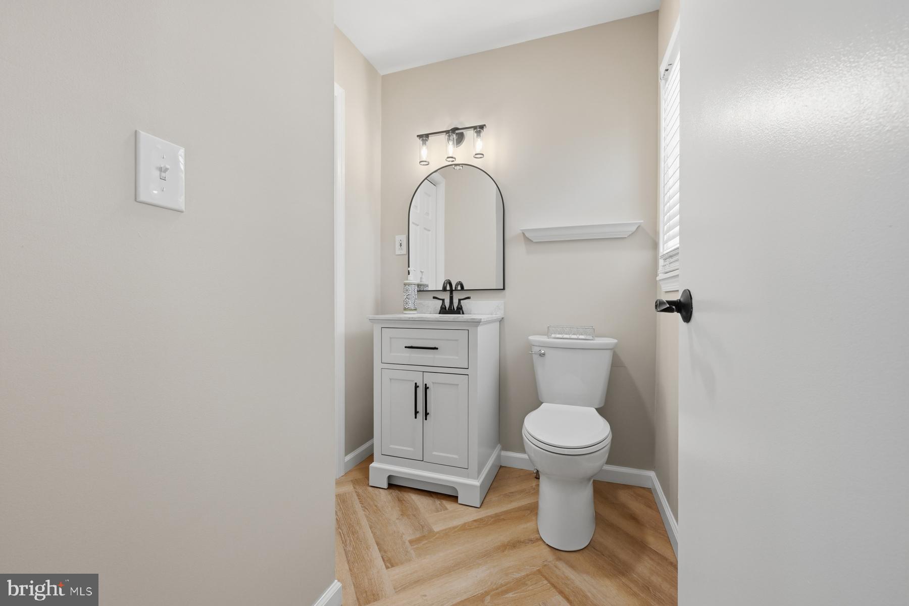 3476 South River Terrace Edgewater, MD 21037 - Photo 22 of 65 Main Level Half Bath