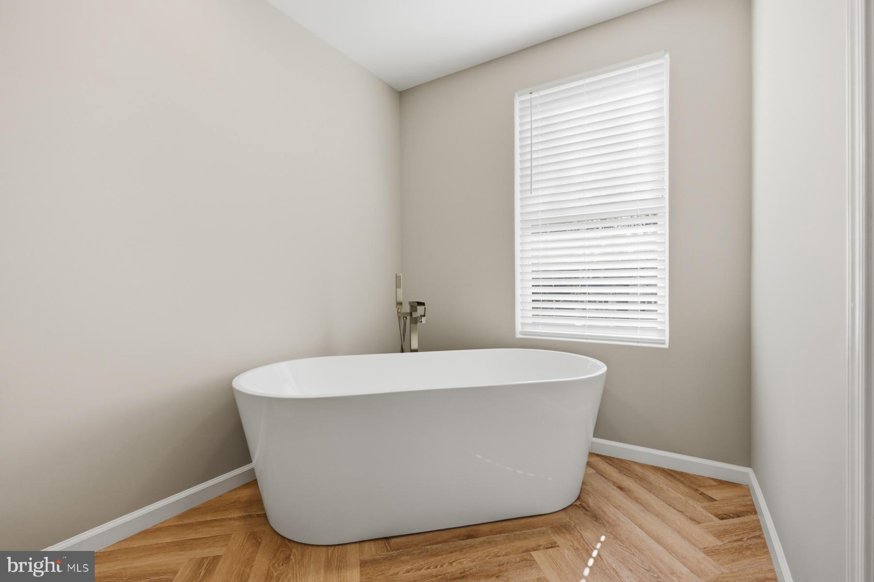 3476 South River Terrace Edgewater, MD 21037 - Photo 37 of 65 Primary Bathroom
