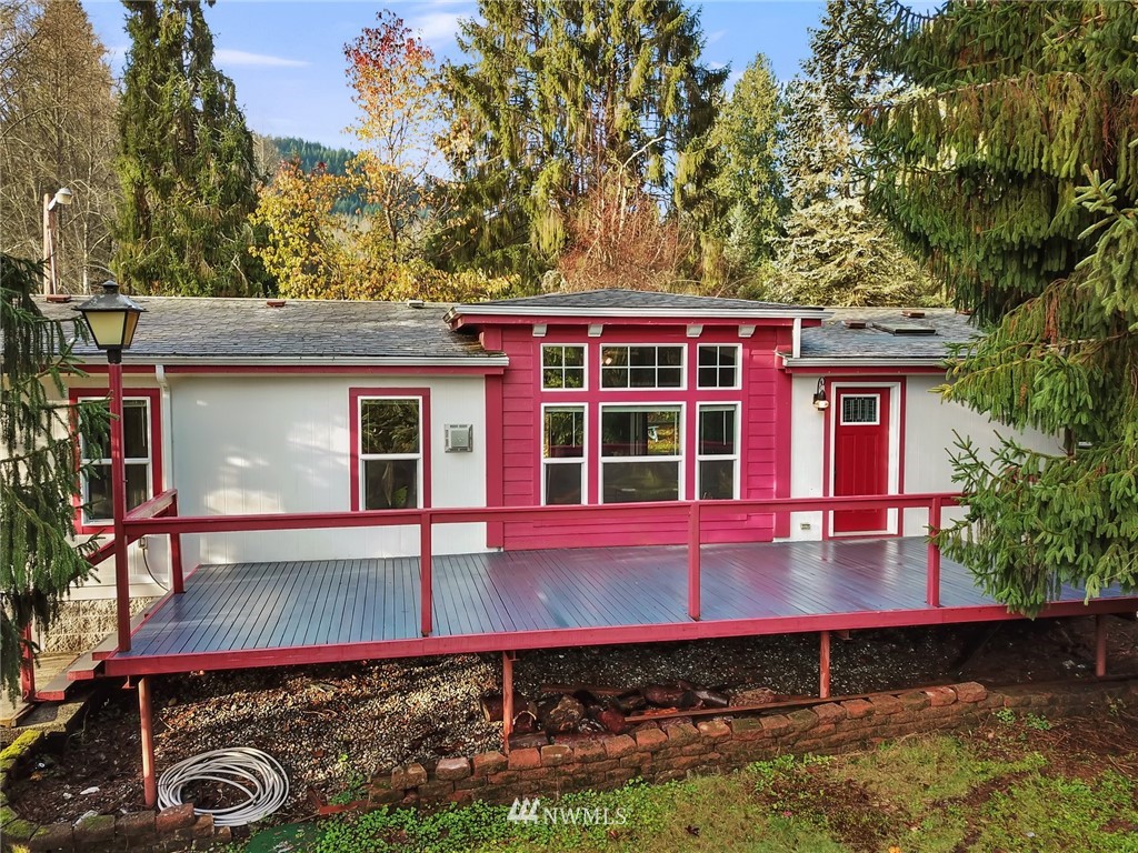 194 Lake Samish Road Bellingham, WA 98229 - Photo 1 of 40 Gallery Image 1
