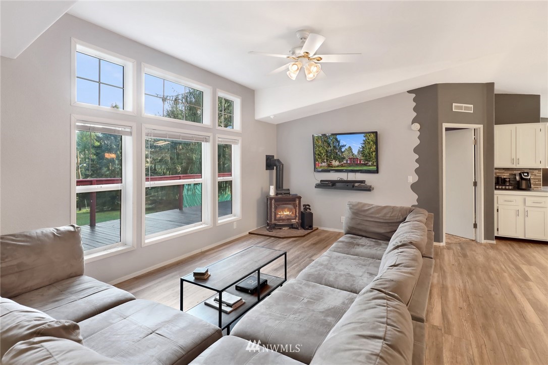 194 Lake Samish Road Bellingham, WA 98229 - Photo 11 of 40 Gallery Image 11