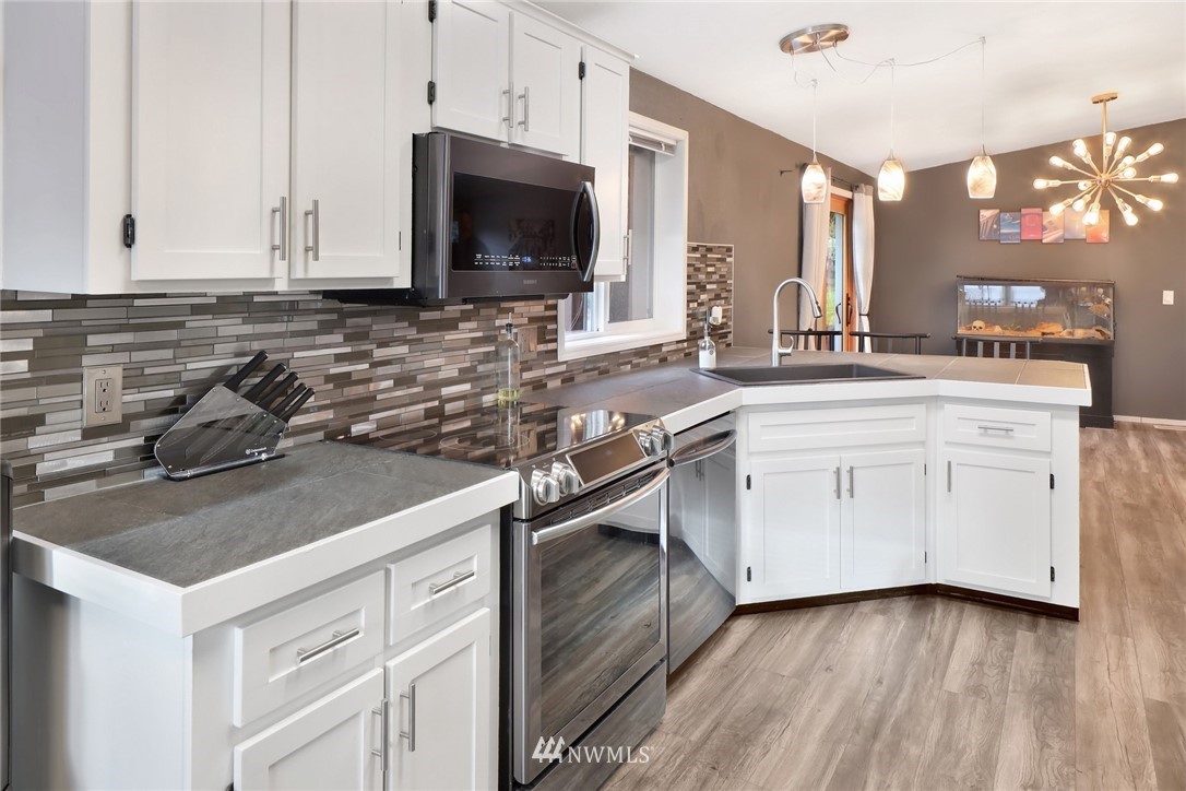 194 Lake Samish Road Bellingham, WA 98229 - Photo 4 of 40 Gallery Image 4