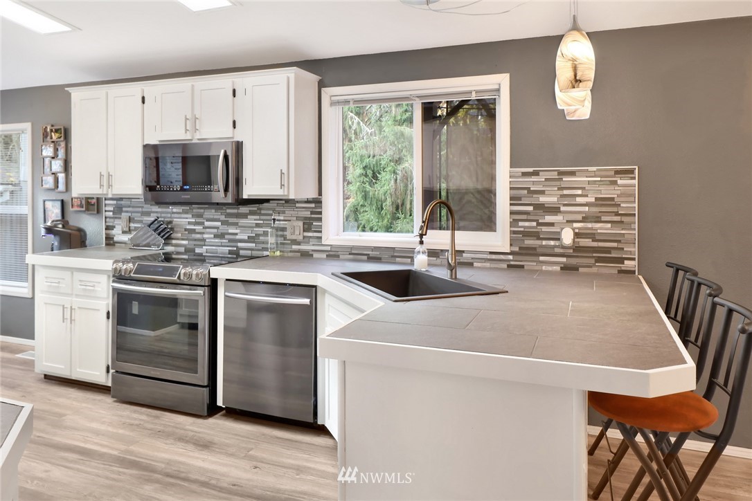 194 Lake Samish Road Bellingham, WA 98229 - Photo 5 of 40 Gallery Image 5