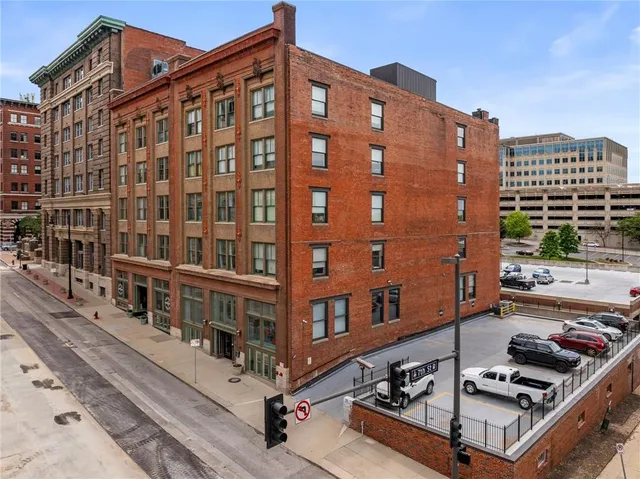 $150,000 | 700 Broadway Boulevard, Unit 210, Kansas City, MO 64105