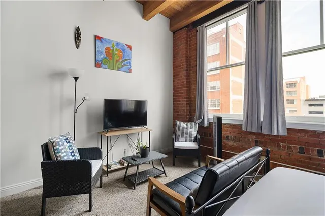 $150,000 | 700 Broadway Boulevard, Unit 210, Kansas City, MO 64105