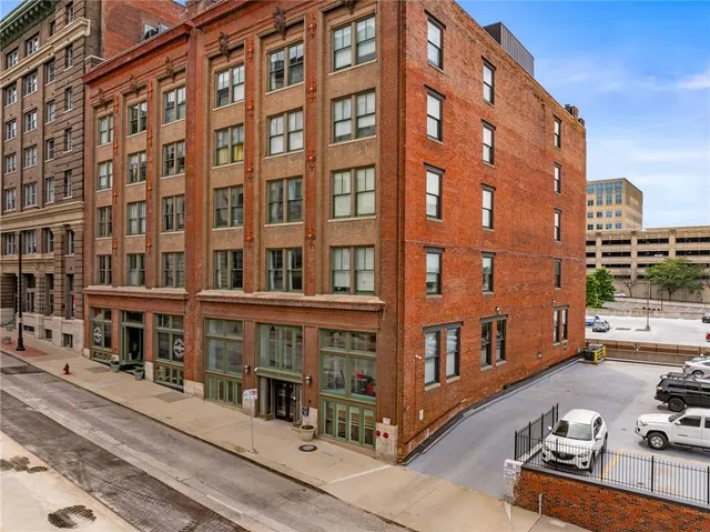 $150,000 | 700 Broadway Boulevard, Unit 210, Kansas City, MO 64105