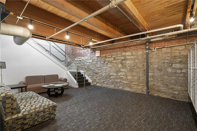 $150,000 | 700 Broadway Boulevard, Unit 210, Kansas City, MO 64105